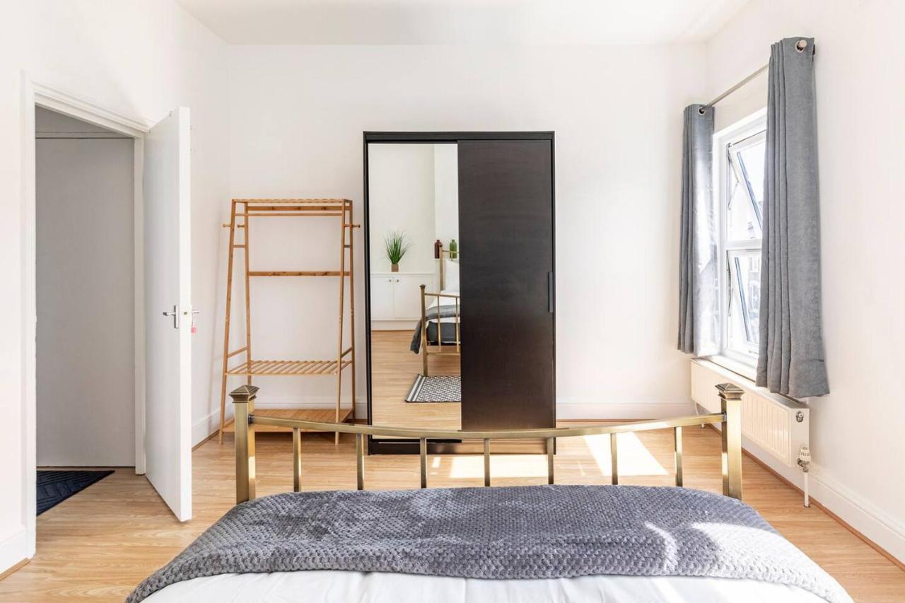 Large, Bright And Spacious 3 Bed Flat In Apartamento Londres